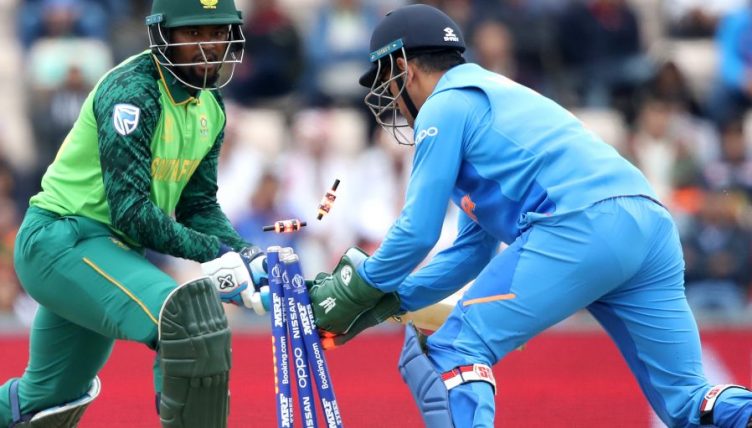Dhoni.Gloves-PA