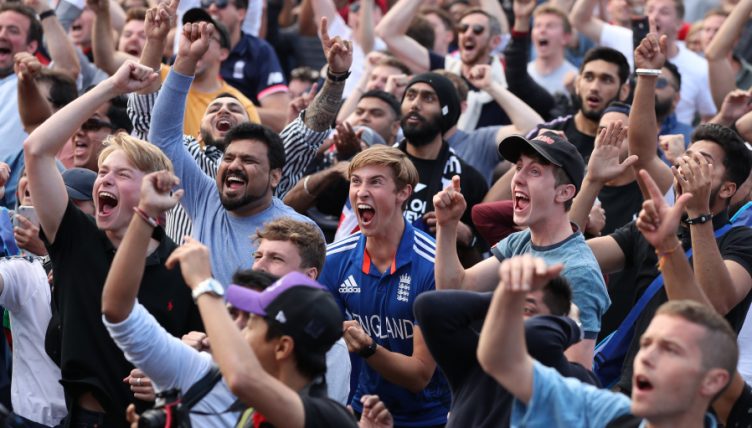 Fans.Reaction.PA_