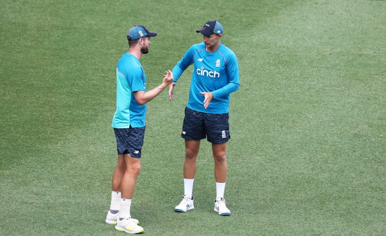 Joe Root talks to Chris Woakes