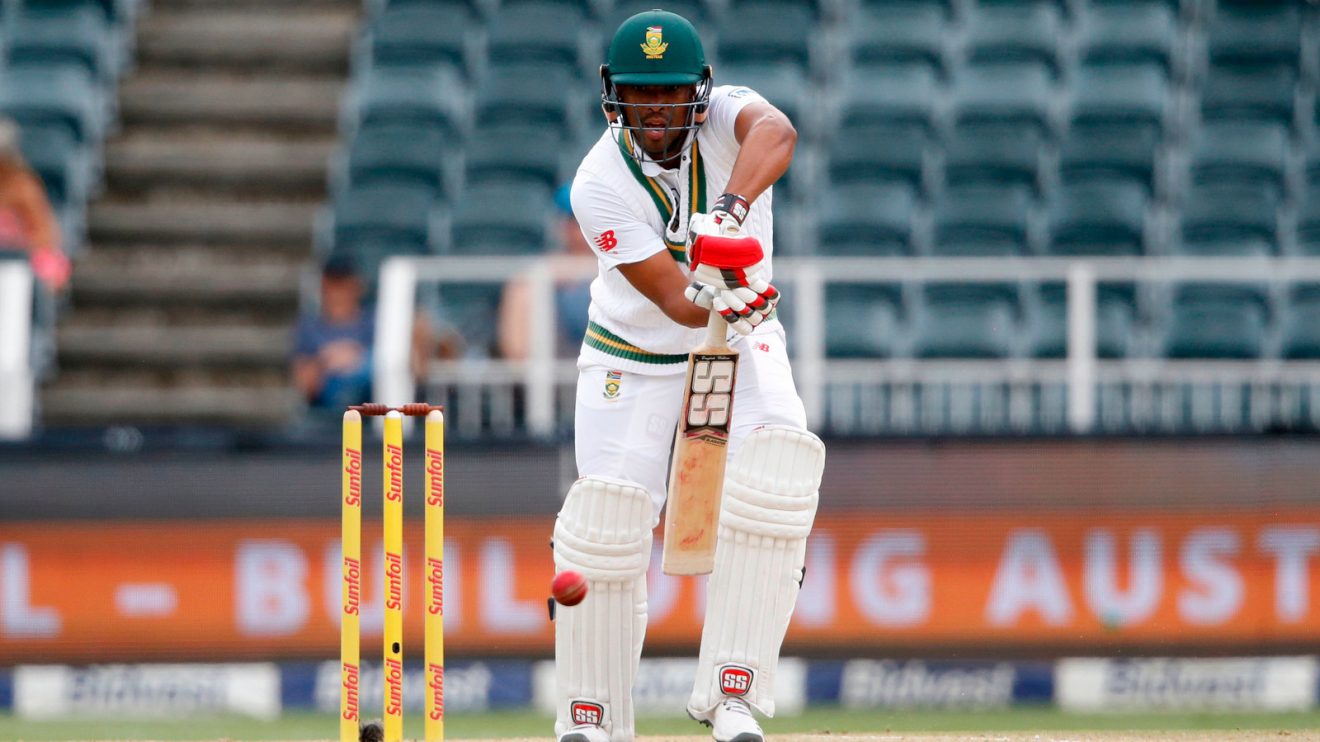 Vernon Philander batting in a Test match
