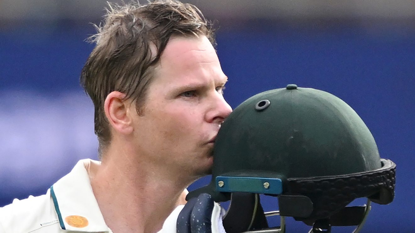 Steve Smith kisses helmet in cricket