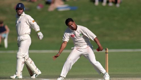 Paul Adams bowls in Test cricket