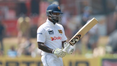 Dimuth Karunaratne plays cricket