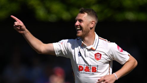 Jamie Porter plays cricket in England