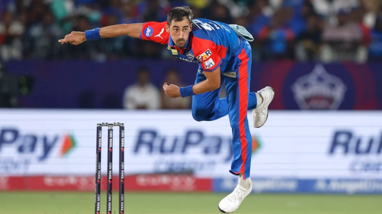 Mitchell Starc bowls