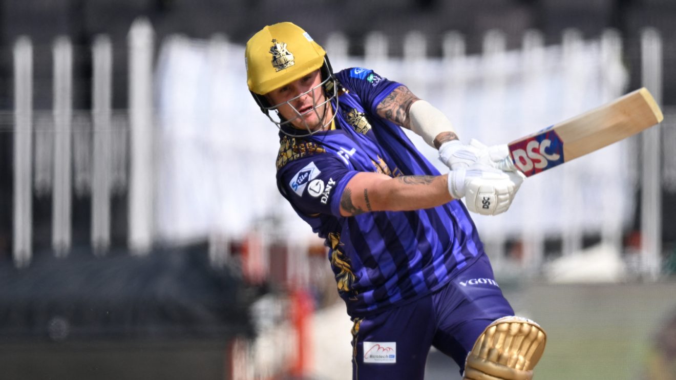 Jason Roy bats in PSL