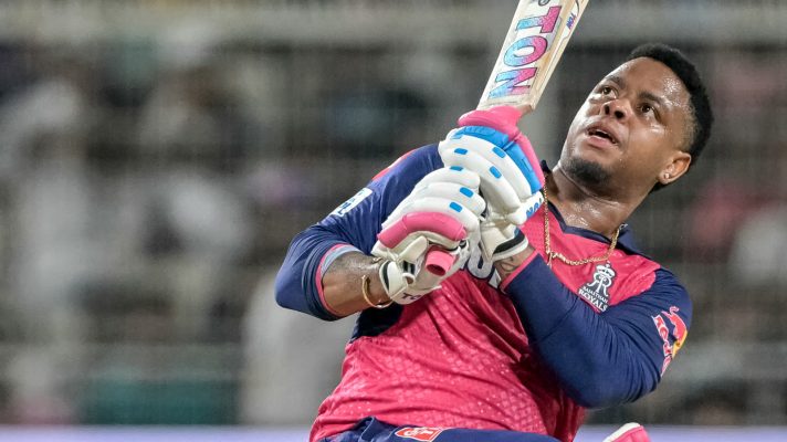 Shimron Hetmyer bats in IPL
