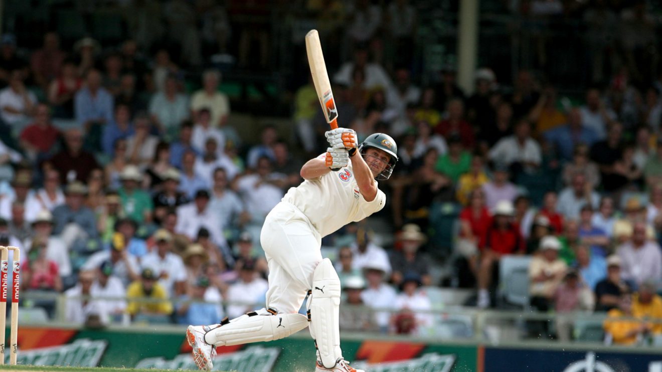 Adam Gilchrist bats