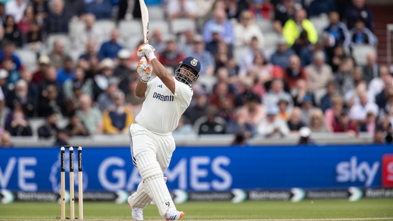 Rishabh Pant bats