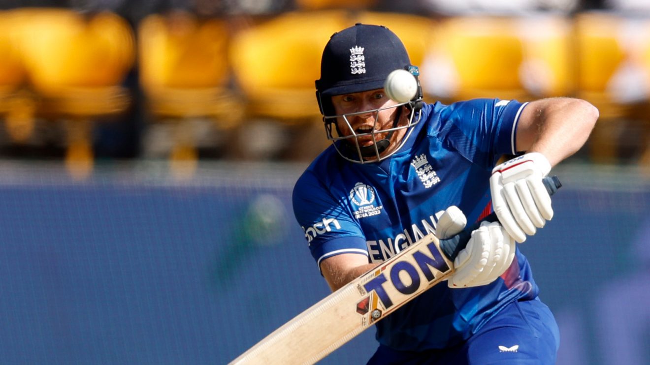 Jonny Bairstow bats