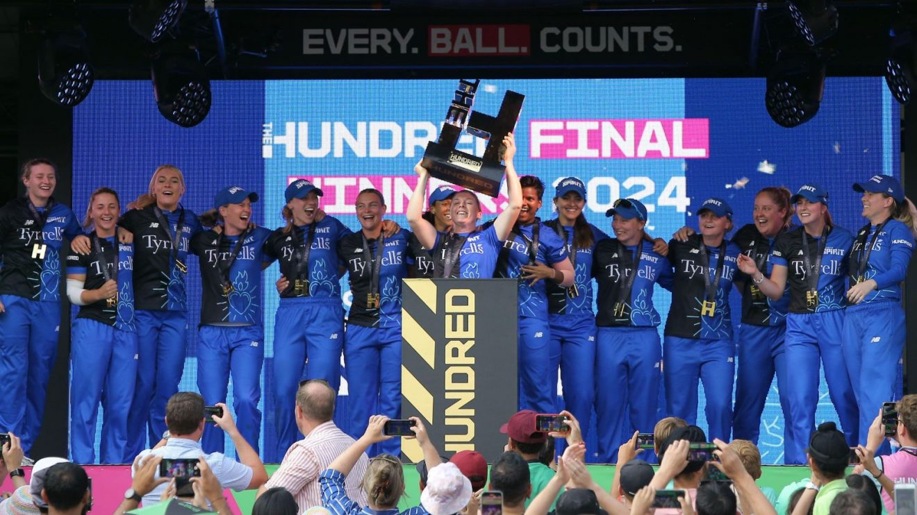 The London Spirit team lift the trophy after winning the 2024 edition of The Hundred