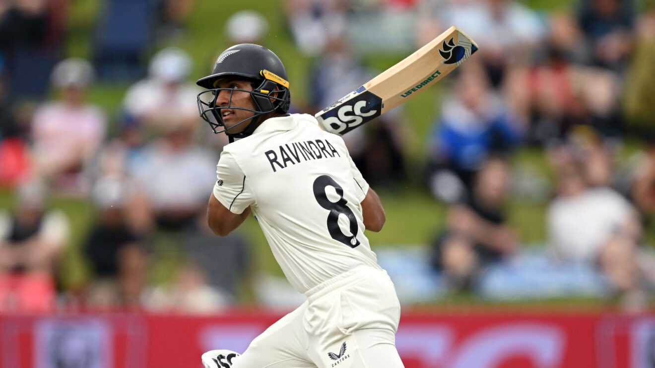 Rachin Ravindra bats
