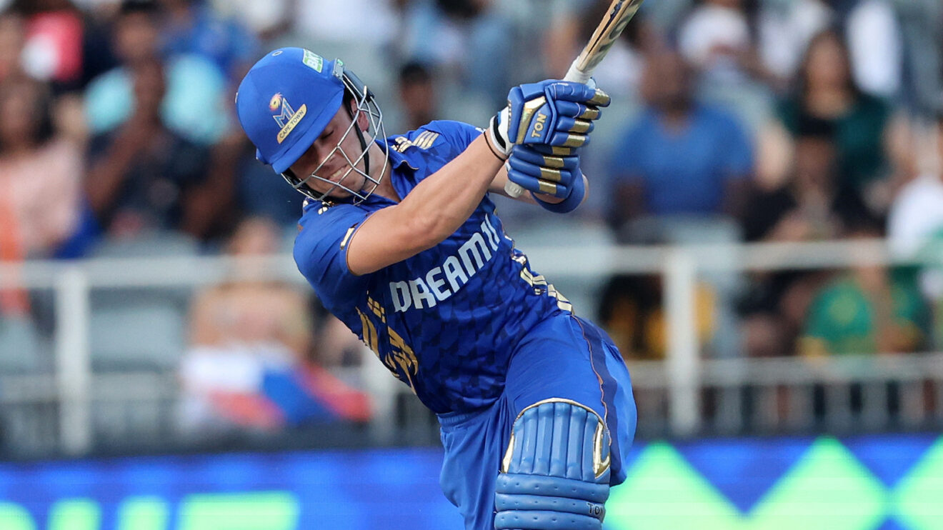 Dewald Brevis bats