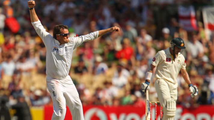 Graeme Swann celebrates