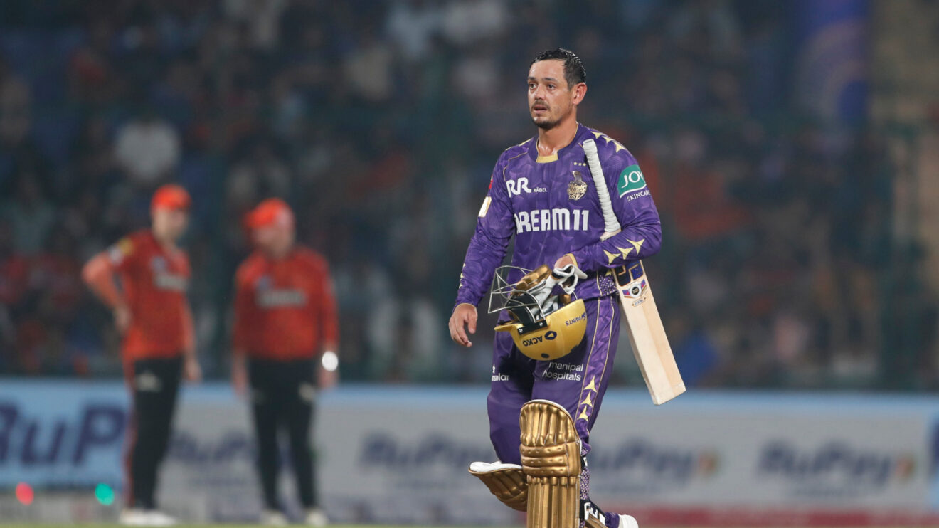Quinton de Kock walks