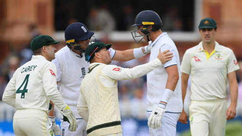 Stuart Broad and David Warner communicate