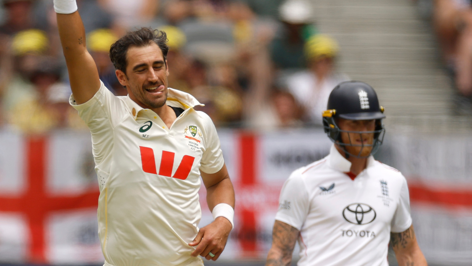 Mitchell Starc celebrates