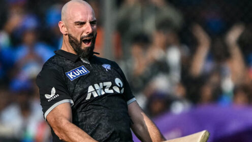 Daryl Mitchell celebrates