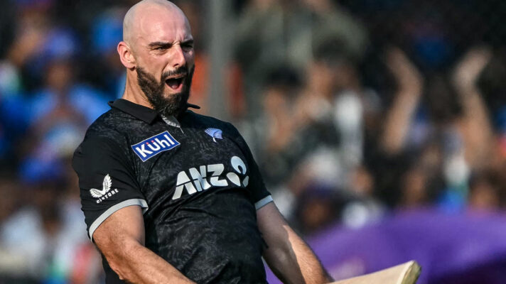 Daryl Mitchell celebrates