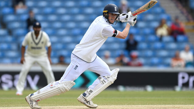 Zak Crawley bats